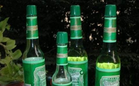 花露水成分与酒精饮料的安全辨析